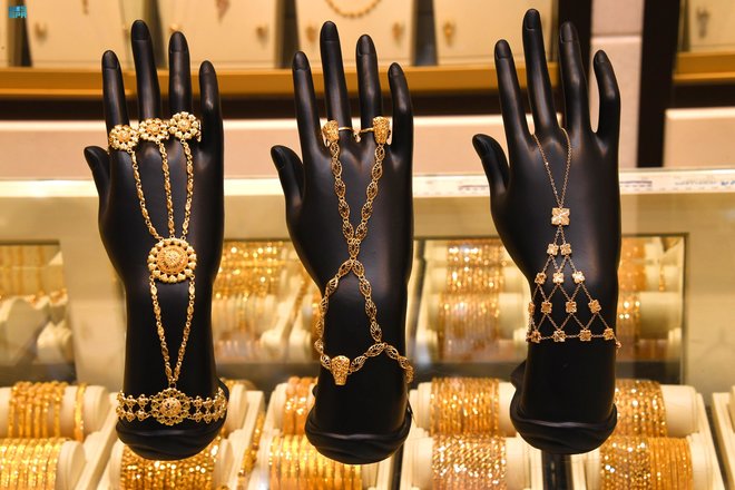 سوق الذهب والمجوهرات يتزين بزخم المبيعات في عيد الفطر المُبارك