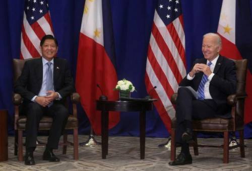 الرئيس الفلبيني يرحب بعودة العلاقات مع أمريكا