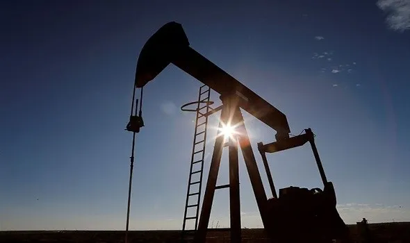 تسببت الزيادة المفاجئة في مخزونات الخام الأمريكية في إحداث استقرار لأسعار النفط