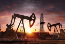 انخفاض سعر النفط الخام بنسبة 2% مبتعدًا عن ذروة أسبوعين